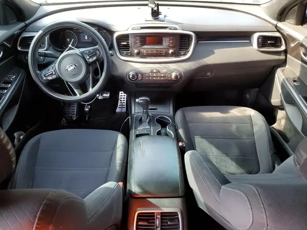 5XYPG4A3XHG231679 2017 KIA SORENTO - Image 8