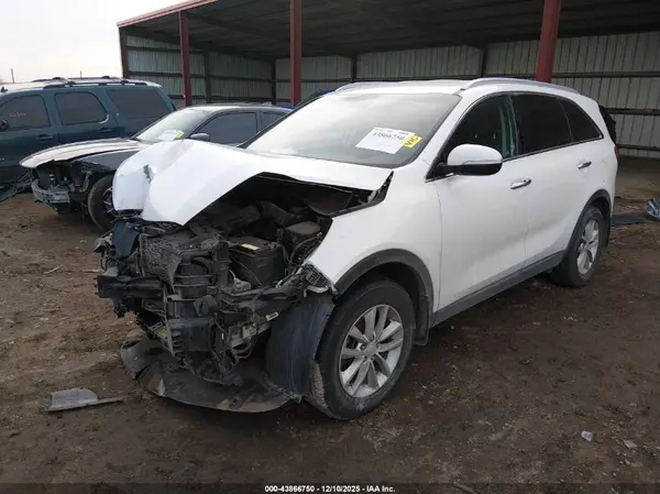 5XYPG4A3XHG241855 2017 KIA SORENTO - Image 2