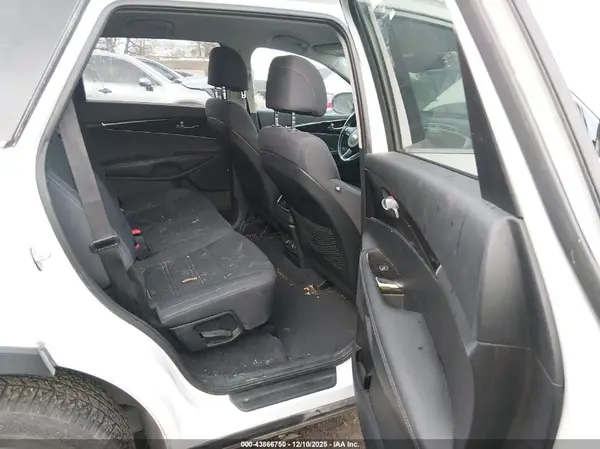 5XYPG4A3XHG241855 2017 KIA SORENTO - Image 8