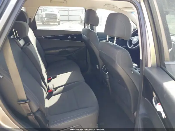 5XYPG4A3XHG241998 2017 KIA SORENTO - Image 8