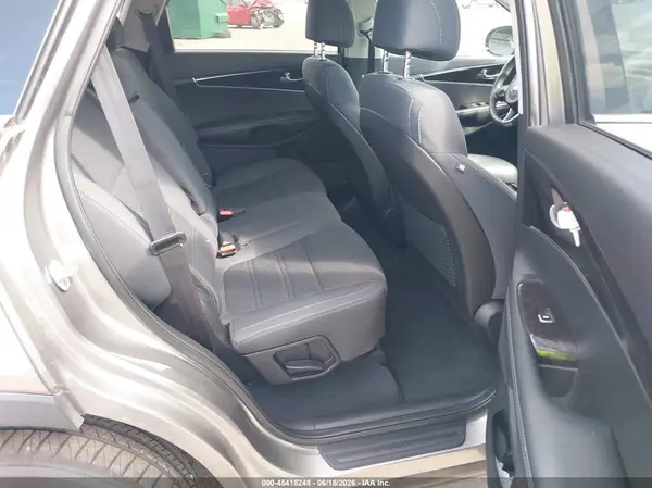 5XYPG4A3XHG242665 2017 KIA SORENTO - Image 8