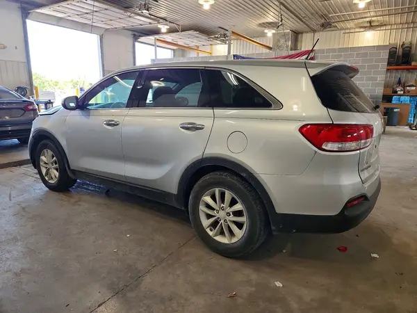 5XYPG4A3XHG252550 2017 KIA SORENTO - Image 2