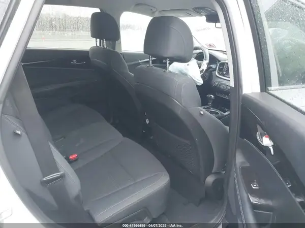 5XYPG4A3XHG259272 2017 KIA SORENTO - Image 8