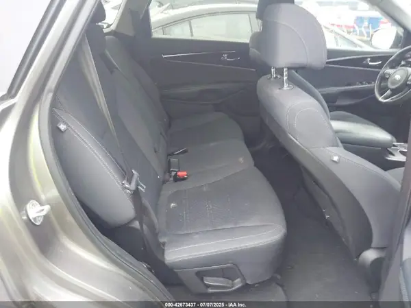 5XYPG4A3XHG263967 2017 KIA SORENTO - Image 8