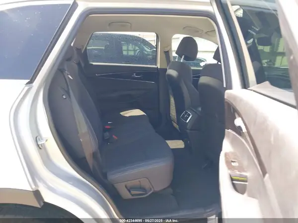 5XYPG4A3XHG265007 2017 KIA SORENTO - Image 8