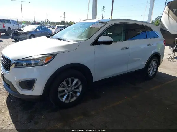 5XYPG4A3XHG266240 2017 KIA SORENTO - Image 2