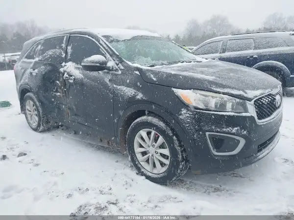 5XYPG4A3XHG267663 2017 KIA SORENTO - Image 1