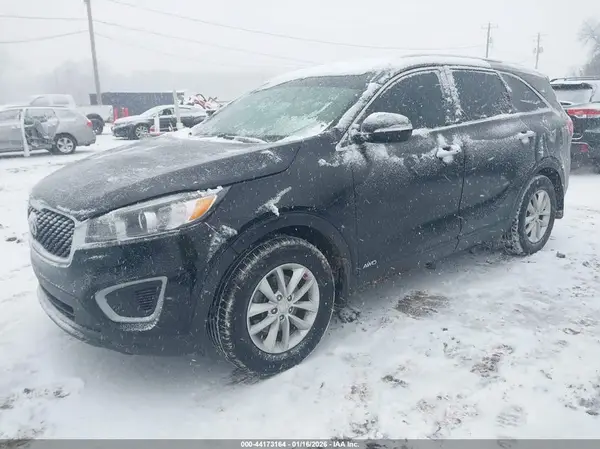 5XYPG4A3XHG267663 2017 KIA SORENTO - Image 2