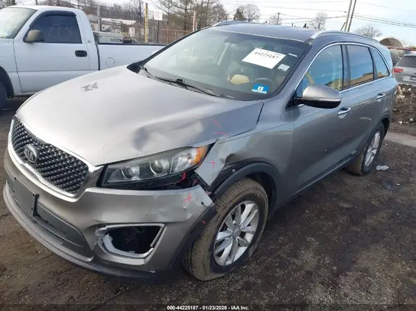 5XYPG4A3XHG281854 2017 KIA SORENTO - Image 2