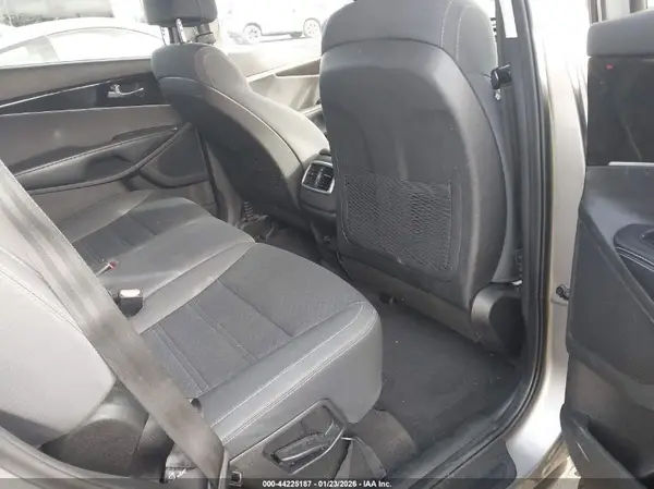 5XYPG4A3XHG281854 2017 KIA SORENTO - Image 8