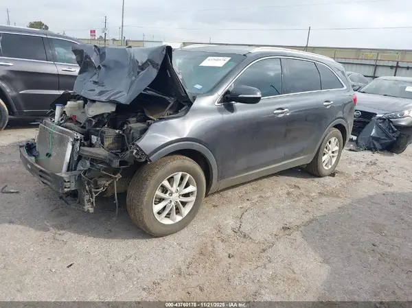 5XYPG4A3XHG285158 2017 KIA SORENTO - Image 2