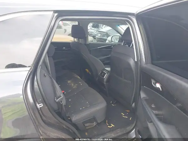5XYPG4A3XHG285158 2017 KIA SORENTO - Image 8
