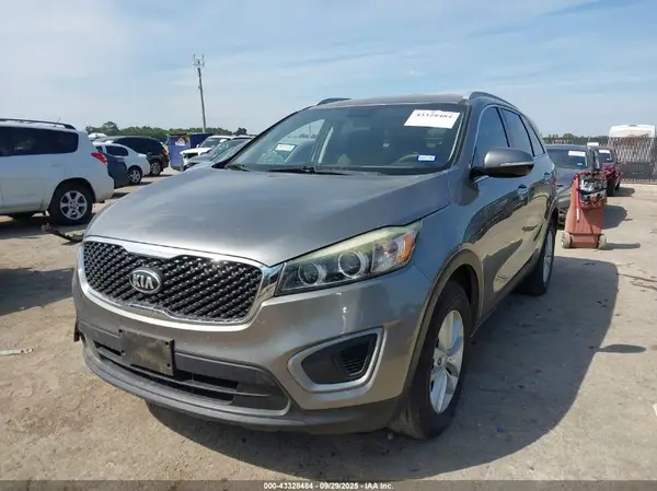 5XYPG4A3XHG287038 2017 KIA SORENTO - Image 2