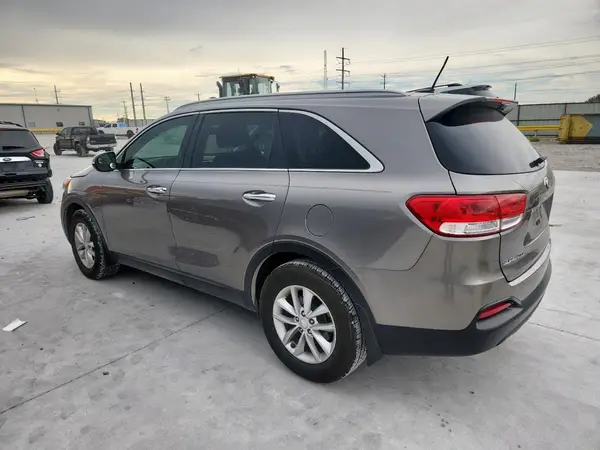 5XYPG4A3XHG302539 2017 KIA SORENTO - Image 2