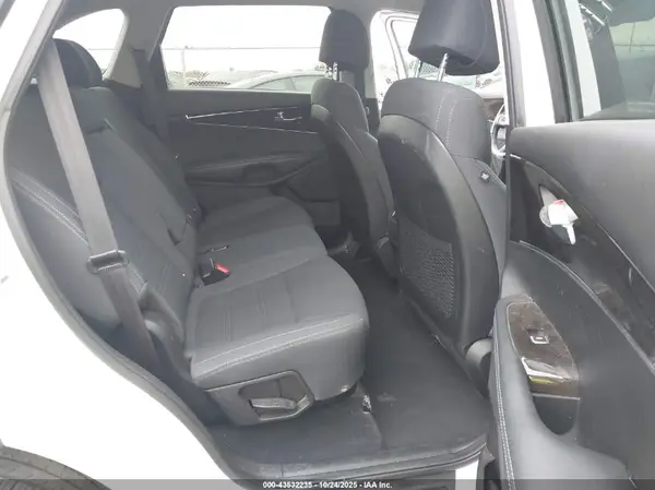 5XYPG4A3XHG319275 2017 KIA SORENTO - Image 8