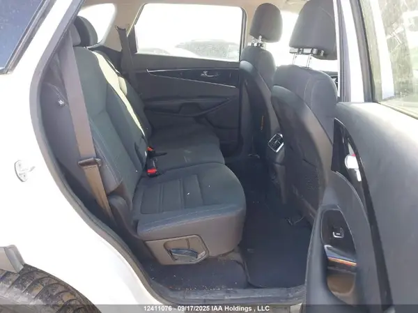 5XYPG4A3XHG330650 2017 KIA SORENTO - Image 8