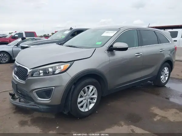 5XYPG4A3XJG339046 2018 KIA SORENTO - Image 2