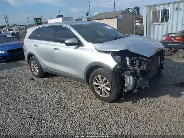 5XYPG4A3XJG339354 2018 KIA SORENTO - Image 1