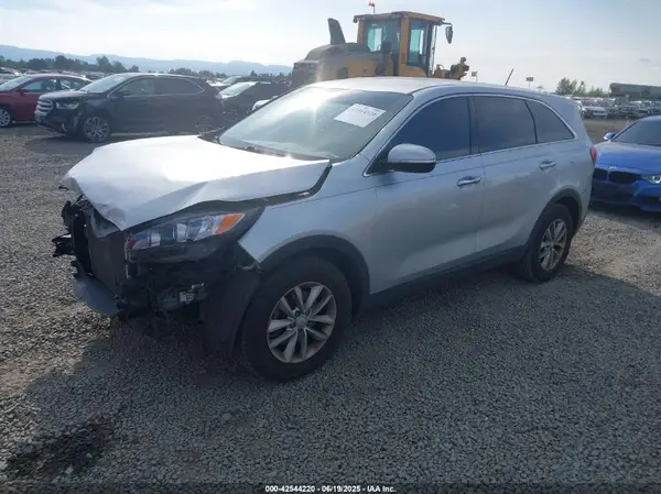 5XYPG4A3XJG339354 2018 KIA SORENTO - Image 2