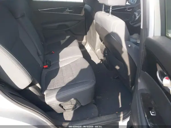 5XYPG4A3XJG339354 2018 KIA SORENTO - Image 8