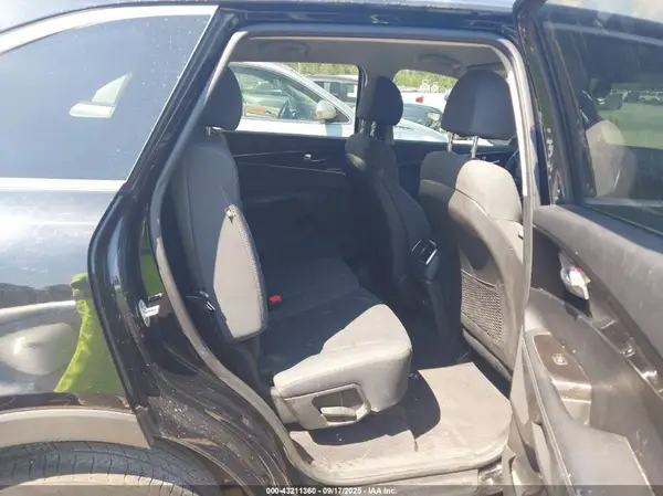 5XYPG4A3XJG341959 2018 KIA SORENTO - Image 8