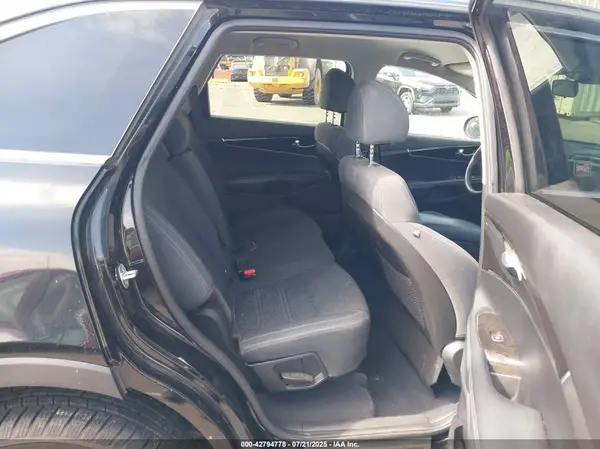 5XYPG4A3XJG347499 2018 KIA SORENTO - Image 8