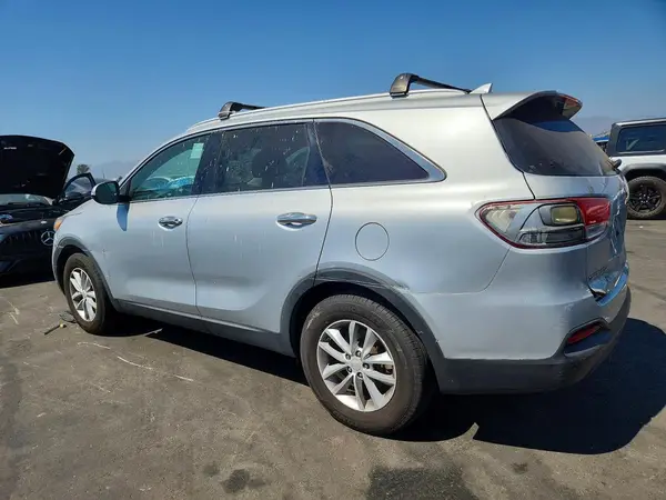 5XYPG4A3XJG348569 2018 KIA SORENTO - Image 2