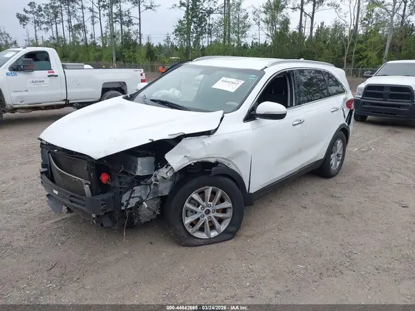 5XYPG4A3XJG353075 2018 KIA SORENTO - Image 2