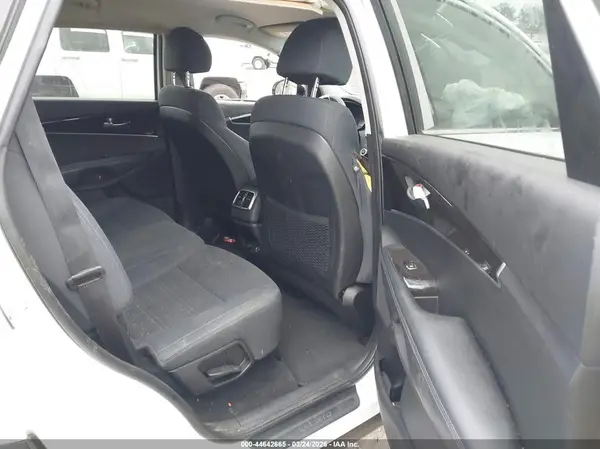 5XYPG4A3XJG353075 2018 KIA SORENTO - Image 8