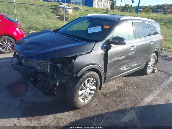 5XYPG4A3XJG363279 2018 KIA SORENTO - Image 2