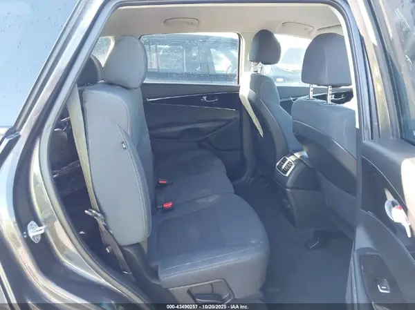 5XYPG4A3XJG363279 2018 KIA SORENTO - Image 8