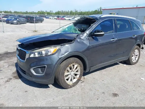 5XYPG4A3XJG363282 2018 KIA SORENTO - Image 2