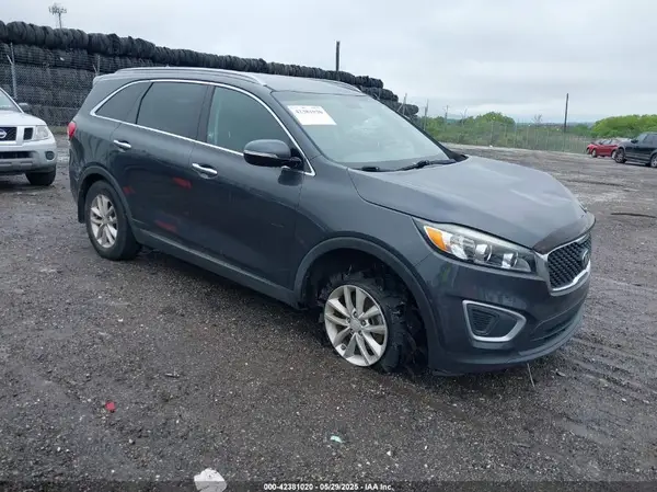 5XYPG4A3XJG364786 2018 KIA SORENTO - Image 1