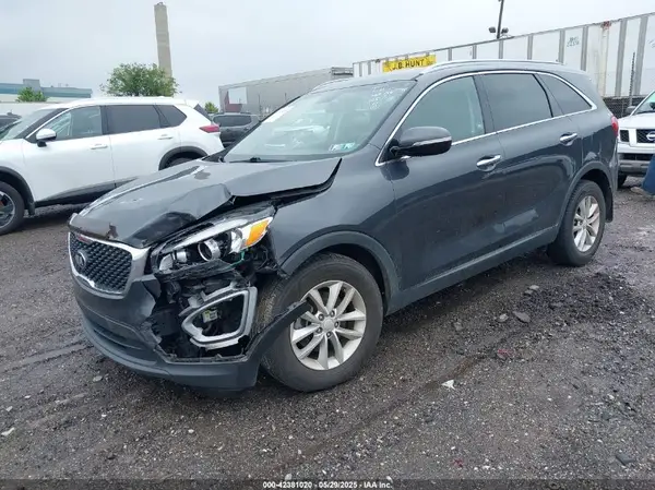5XYPG4A3XJG364786 2018 KIA SORENTO - Image 2