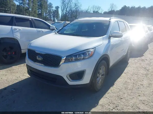 5XYPG4A3XJG368899 2018 KIA SORENTO - Image 2