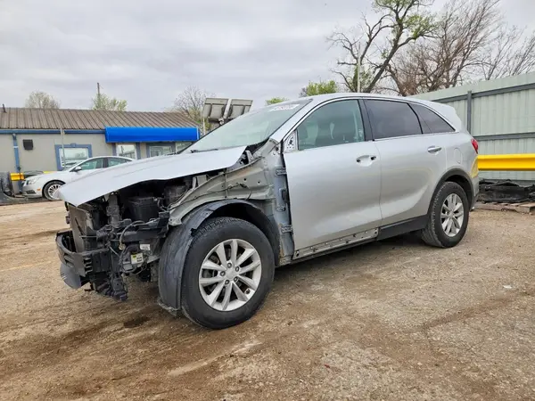 5XYPG4A3XJG369048 2018 KIA SORENTO - Image 1
