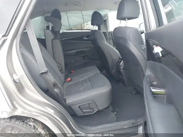 5XYPG4A3XJG371429 2018 KIA SORENTO - Image 8