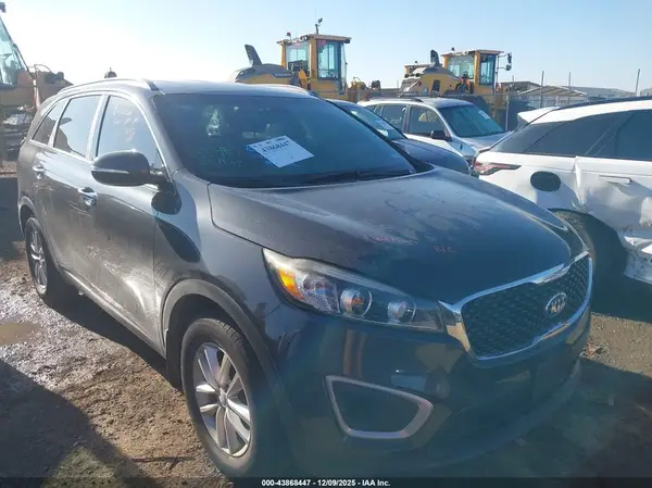 5XYPG4A3XJG377134 2018 KIA SORENTO - Image 1