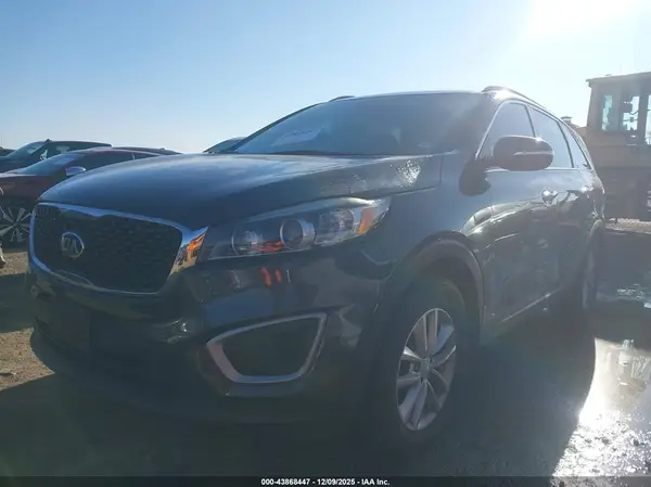 5XYPG4A3XJG377134 2018 KIA SORENTO - Image 2
