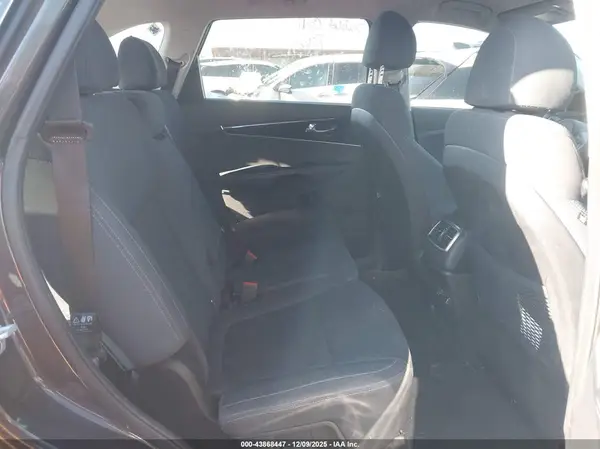 5XYPG4A3XJG377134 2018 KIA SORENTO - Image 8