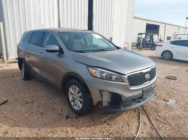 5XYPG4A3XJG380549 2018 KIA SORENTO - Image 1