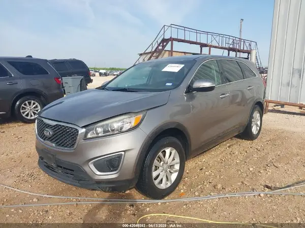 5XYPG4A3XJG380549 2018 KIA SORENTO - Image 2