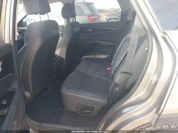 5XYPG4A3XJG380549 2018 KIA SORENTO - Image 8
