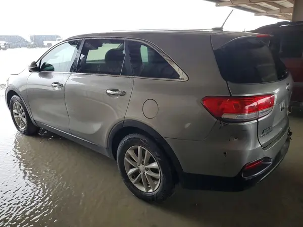 5XYPG4A3XJG380566 2018 KIA SORENTO - Image 2