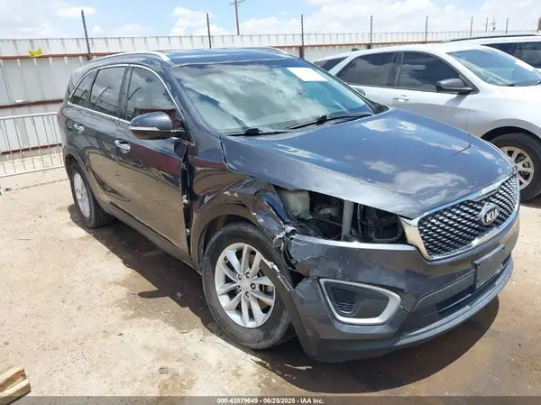 5XYPG4A3XJG382978 2018 KIA SORENTO - Image 1