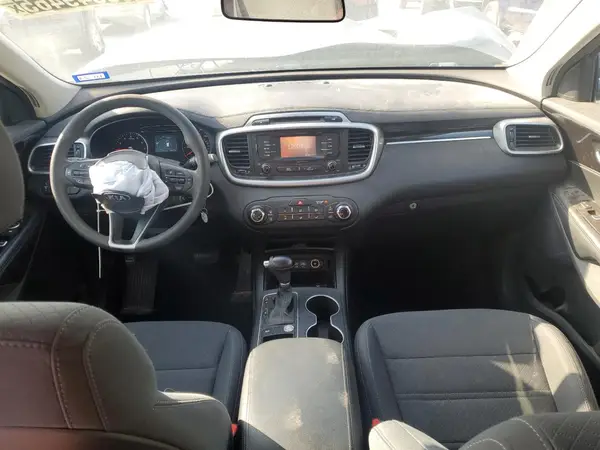 5XYPG4A3XJG384813 2018 KIA SORENTO - Image 8