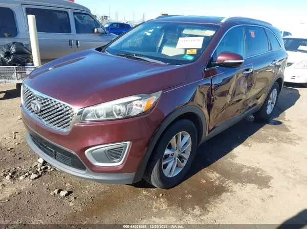 5XYPG4A3XJG387145 2018 KIA SORENTO - Image 2