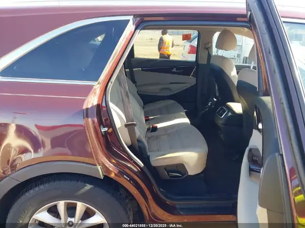 5XYPG4A3XJG387145 2018 KIA SORENTO - Image 8