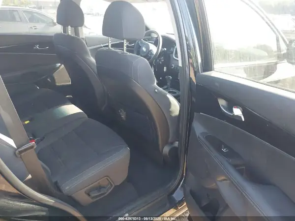 5XYPG4A3XJG392894 2018 KIA SORENTO - Image 8