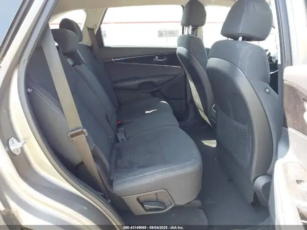 5XYPG4A3XJG401741 2018 KIA SORENTO - Image 8
